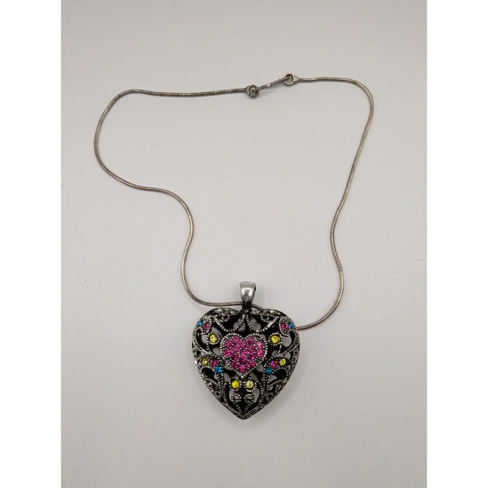 Vintage Heart Pendant Necklace With Multicolored Stones‎